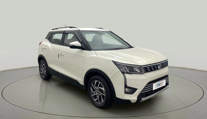 2022 Mahindra XUV300 W8 (O) 1.5 DIESEL, Diesel, Manual, 30,092 km, Right Front Diagonal