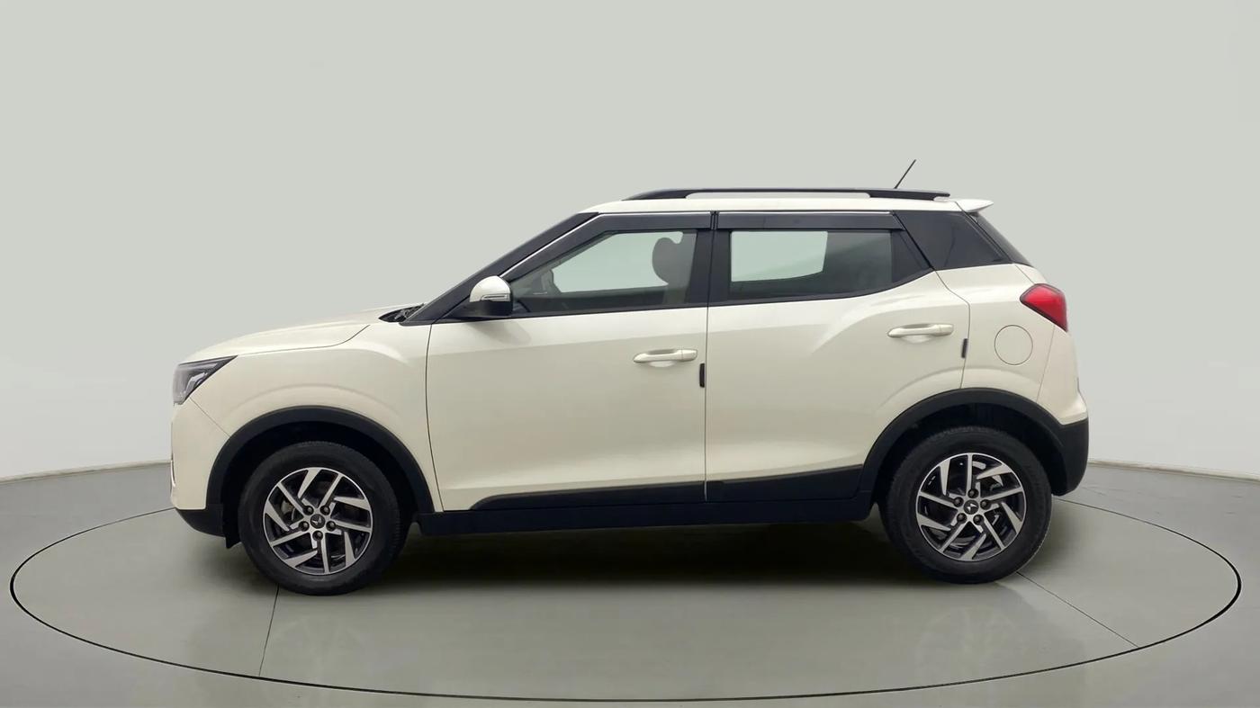 2022 Mahindra XUV300 W8 (O) 1.5 DIESEL, Diesel, Manual, 30,092 km, Left Side