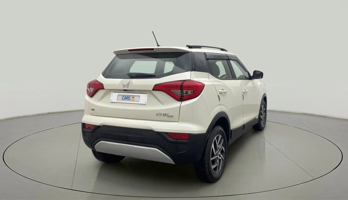 2022 Mahindra XUV300 W8 (O) 1.5 DIESEL, Diesel, Manual, 30,092 km, Right Back Diagonal