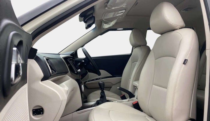 2022 Mahindra XUV300 W8 (O) 1.5 DIESEL, Diesel, Manual, 30,092 km, Right Side Front Door Cabin
