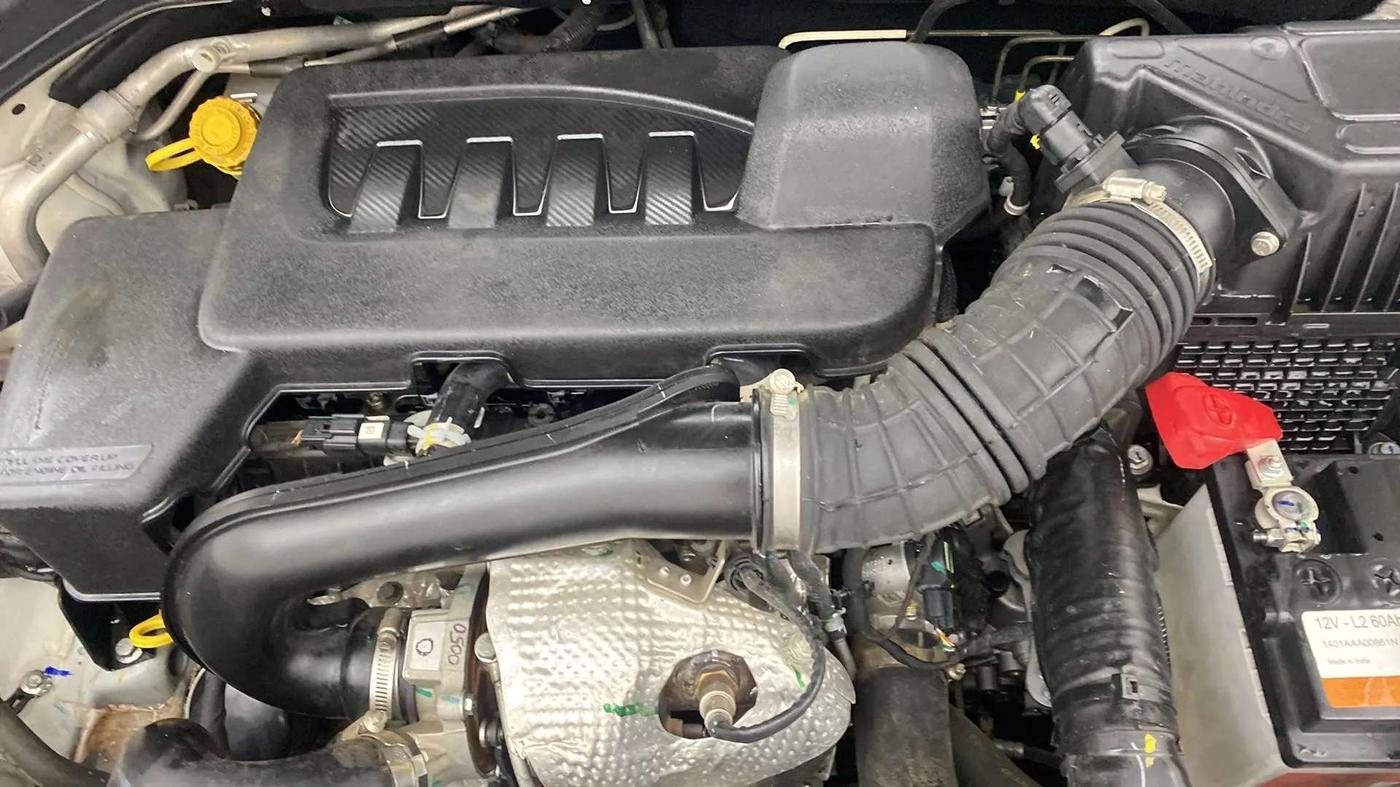 2022 Mahindra XUV300 W8 (O) 1.5 DIESEL, Diesel, Manual, 30,092 km, Open Bonet