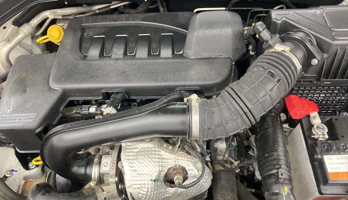 2022 Mahindra XUV300 W8 (O) 1.5 DIESEL, Diesel, Manual, 30,092 km, Open Bonet