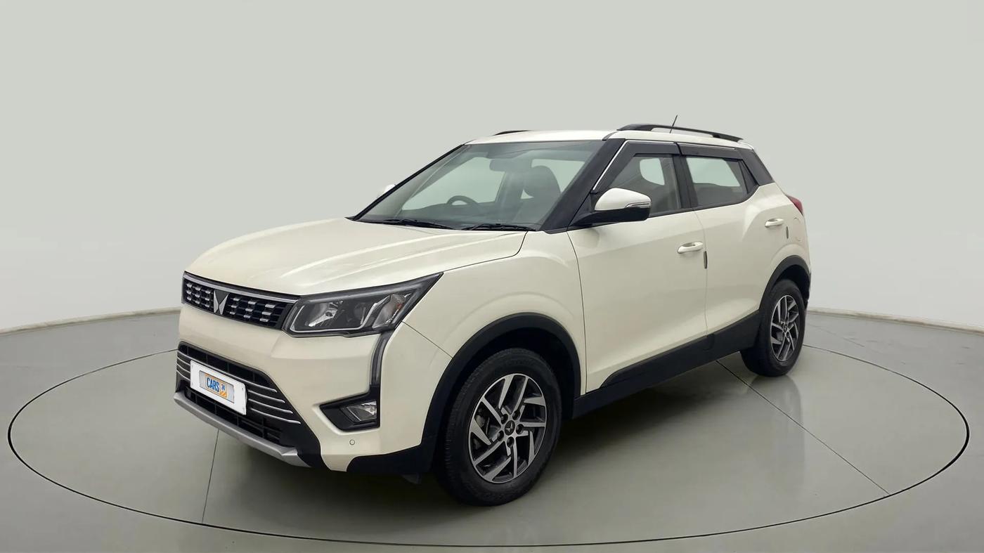 2022 Mahindra XUV300 W8 (O) 1.5 DIESEL, Diesel, Manual, 30,092 km, Left Front Diagonal