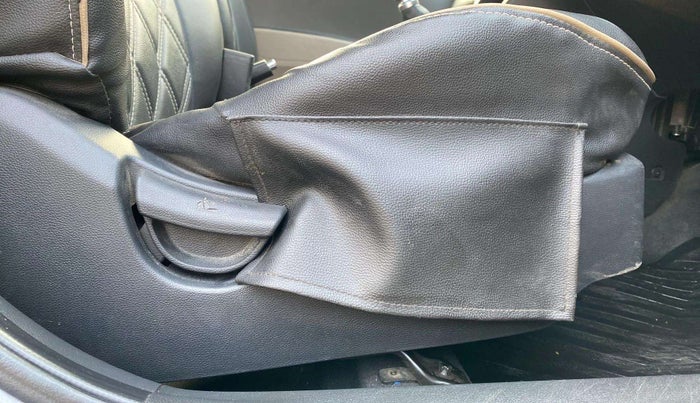 2016 Hyundai Grand i10 SPORTZ 1.2 KAPPA VTVT, Petrol, Manual, 35,273 km, Driver Side Adjustment Panel