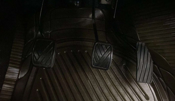 2014 Maruti Wagon R 1.0 LXI, Petrol, Manual, 48,209 km, Pedals