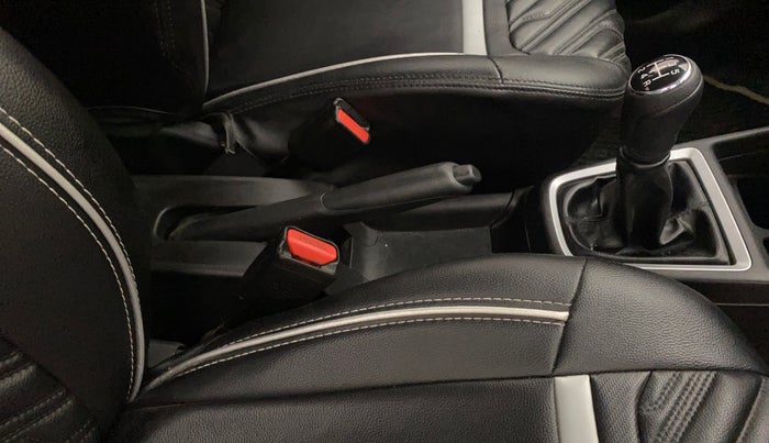 2019 Maruti Swift ZXI, Petrol, Manual, 79,261 km, Gear Lever