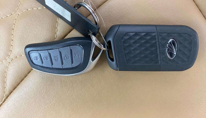 2022 Mahindra XUV300 W4 1.2 PETROL, Petrol, Manual, 17,392 km, Key Close Up