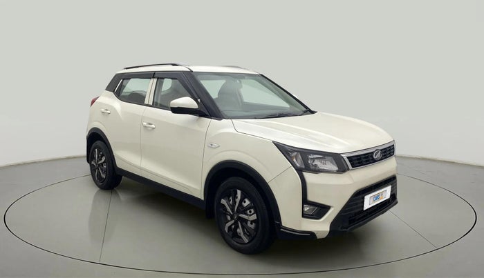 2022 Mahindra XUV300 W4 1.2 PETROL, Petrol, Manual, 17,392 km, Right Front Diagonal