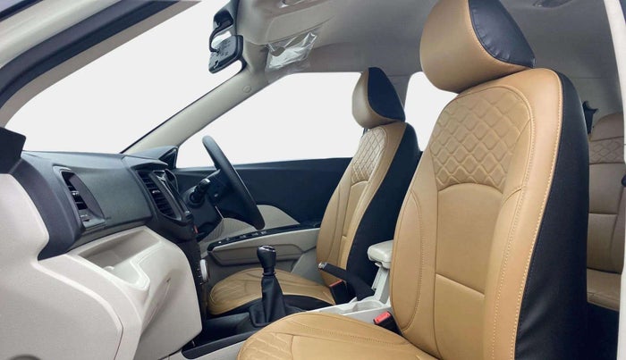 2022 Mahindra XUV300 W4 1.2 PETROL, Petrol, Manual, 17,392 km, Right Side Front Door Cabin