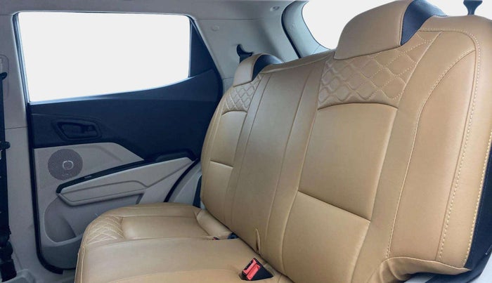 2022 Mahindra XUV300 W4 1.2 PETROL, Petrol, Manual, 17,392 km, Right Side Rear Door Cabin