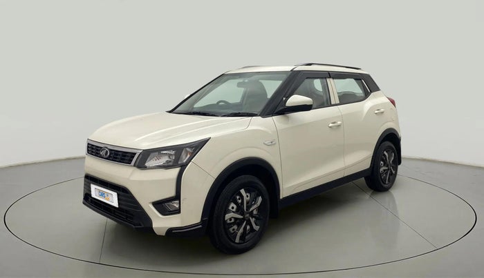 2022 Mahindra XUV300 W4 1.2 PETROL, Petrol, Manual, 17,392 km, Left Front Diagonal