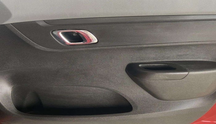 2019 Renault Kwid RXT 1.0 (O), Petrol, Manual, 56,311 km, Driver Side Door Panels Control