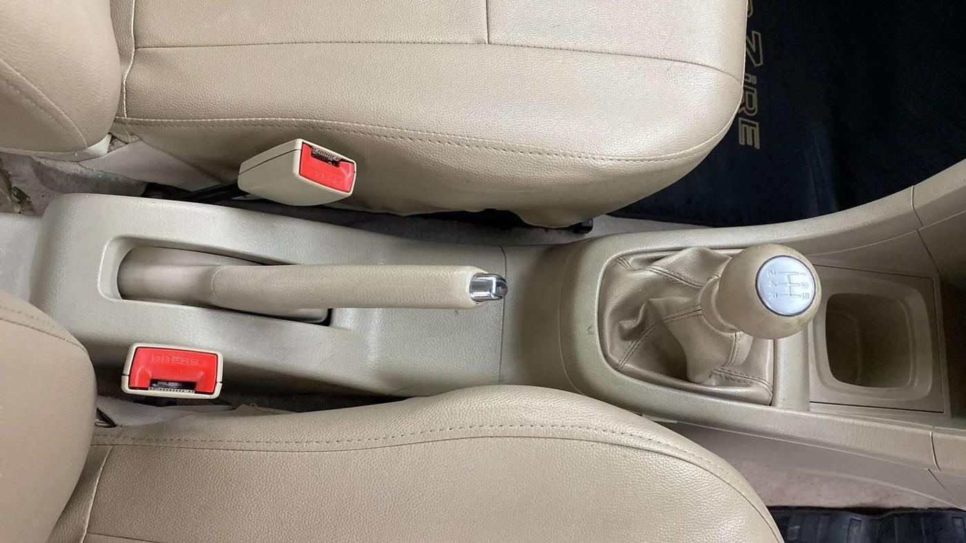 2015 Maruti Swift Dzire VXI, Petrol, Manual, 83,334 km, Gear Lever