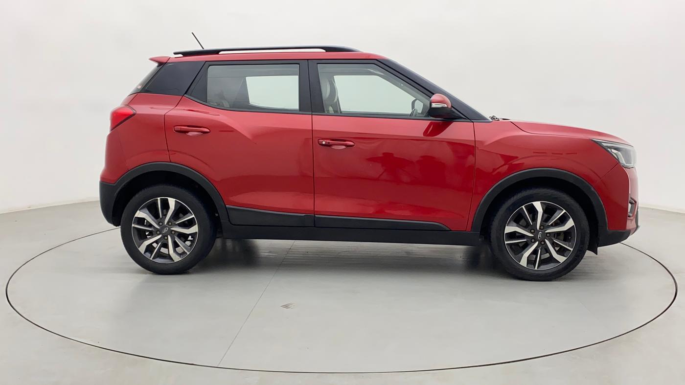 2021 Mahindra XUV300 W8 (O) 1.2 PETROL, Petrol, Manual, 33,073 km, Right Side View