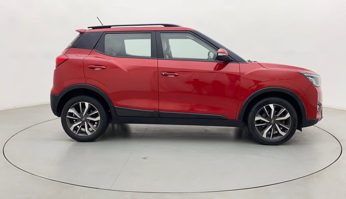 2021 Mahindra XUV300 W8 (O) 1.2 PETROL, Petrol, Manual, 33,026 km, Right Side View