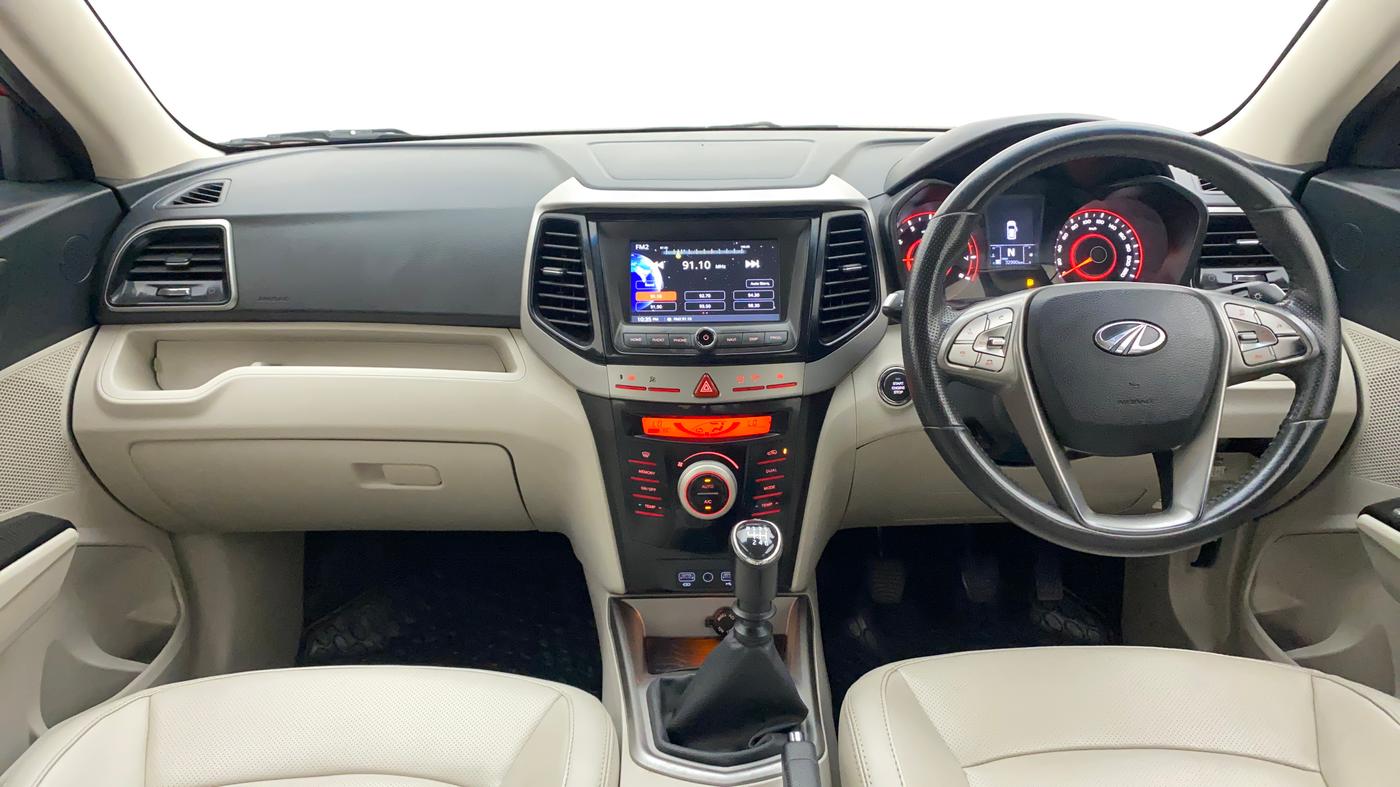 2021 Mahindra XUV300 W8 (O) 1.2 PETROL, Petrol, Manual, 33,073 km, Dashboard