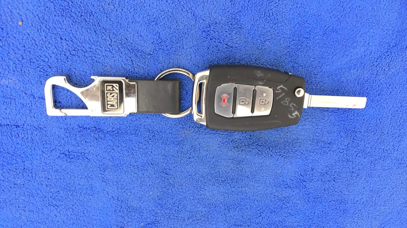 2021 Mahindra XUV300 W8 (O) 1.2 PETROL, Petrol, Manual, 33,073 km, Key Close Up