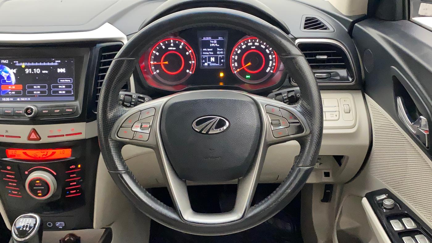 2021 Mahindra XUV300 W8 (O) 1.2 PETROL, Petrol, Manual, 33,073 km, Steering Wheel Close Up