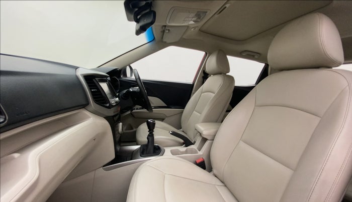 2021 Mahindra XUV300 W8 (O) 1.2 PETROL, Petrol, Manual, 33,026 km, Right Side Front Door Cabin