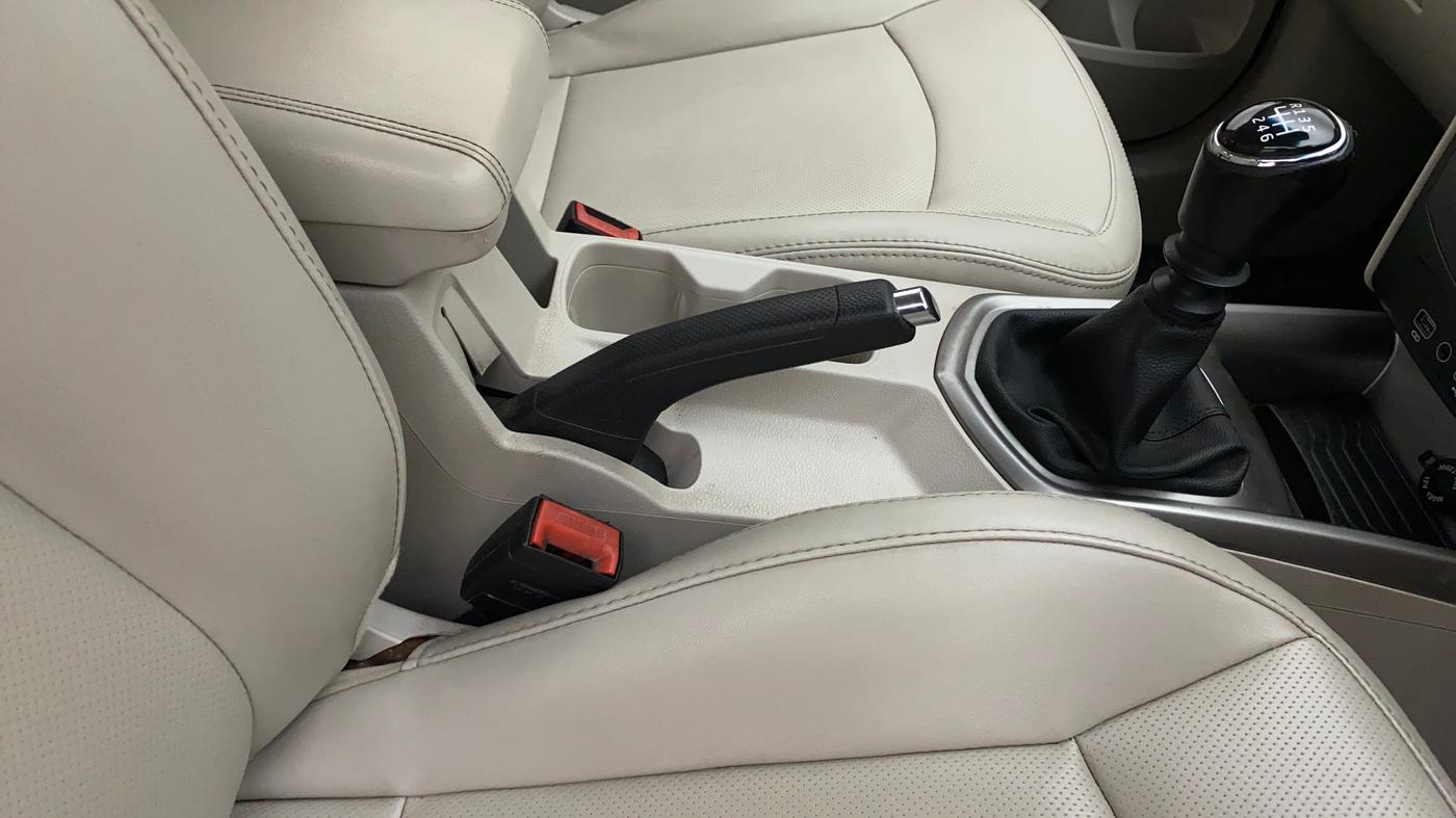 2021 Mahindra XUV300 W8 (O) 1.2 PETROL, Petrol, Manual, 33,073 km, Gear Lever