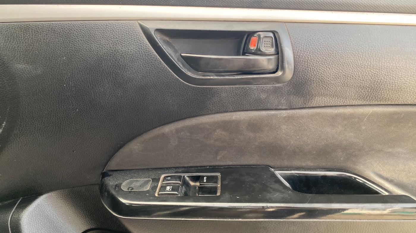 2015 Maruti Swift LXI (O), Petrol, Manual, 89,668 km, Driver Side Door Panels Control