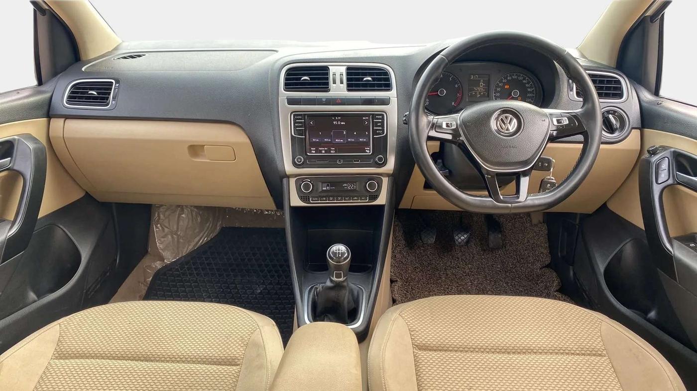 2017 Volkswagen Ameo HIGHLINE1.2L PLUS 16 ALLOY, Petrol, Manual, 74,730 km, Dashboard