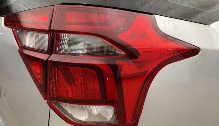 2020 Mahindra XUV500 W5, Diesel, Manual, 97,018 km, Right tail light - Minor damage