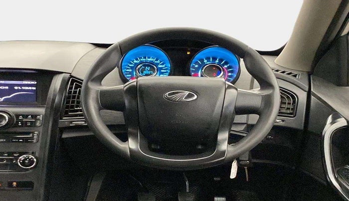 2020 Mahindra XUV500 W5, Diesel, Manual, 97,018 km, Steering Wheel Close Up