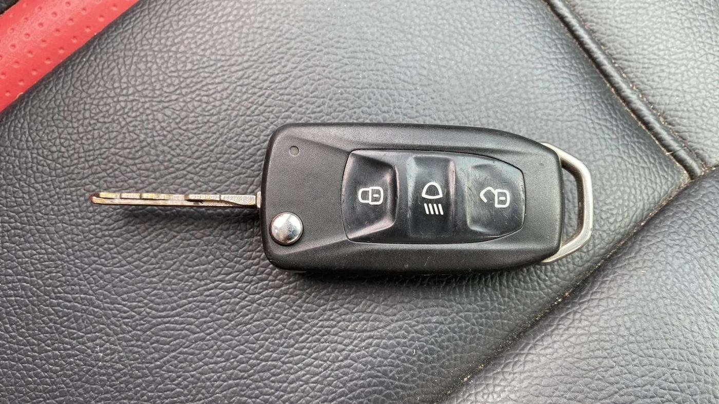 2018 Tata Tiago XZA PETROL, Petrol, Automatic, 28,602 km, Key Close Up