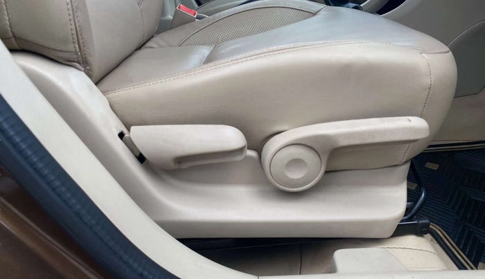 2015 Maruti Ciaz ZXI+, Petrol, Manual, 55,008 km, Driver Side Adjustment Panel