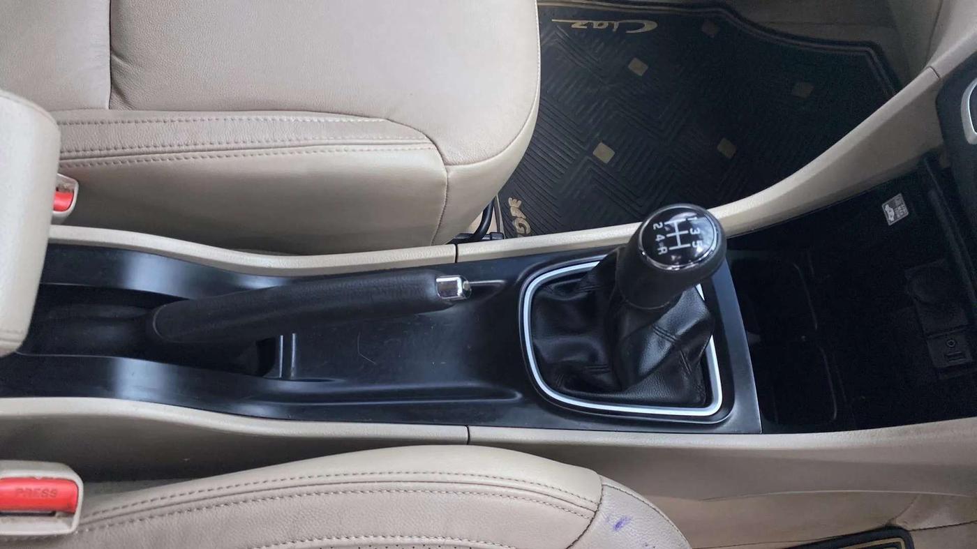 2015 Maruti Ciaz ZXI+, Petrol, Manual, 55,008 km, Gear Lever