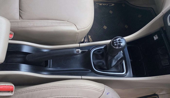 2015 Maruti Ciaz ZXI+, Petrol, Manual, 55,008 km, Gear Lever
