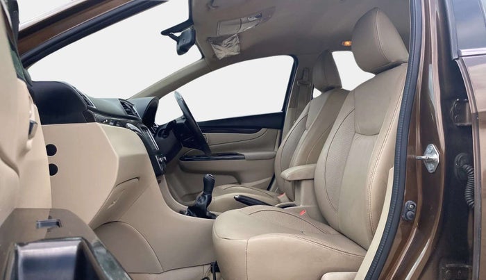 2015 Maruti Ciaz ZXI+, Petrol, Manual, 55,008 km, Right Side Front Door Cabin