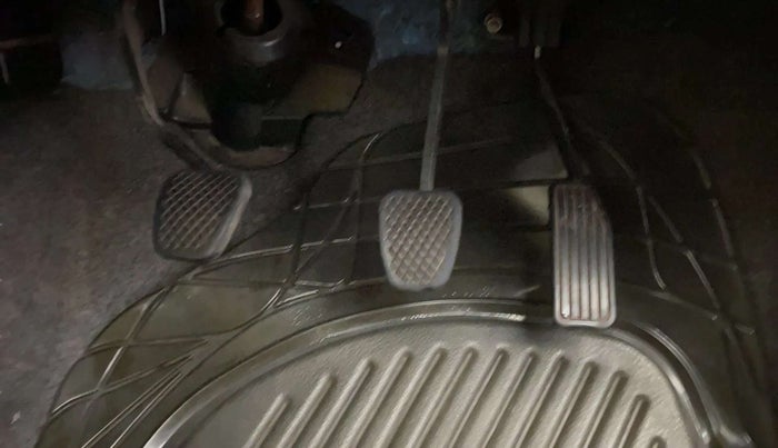 2015 Honda Brio S MT, Petrol, Manual, 43,378 km, Pedals