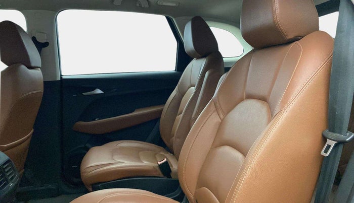 2020 MG HECTOR PLUS SHARP 1.5 PETROL TURBO HYBRID MT 6-STR, Petrol, Manual, 23,365 km, Right Side Rear Door Cabin