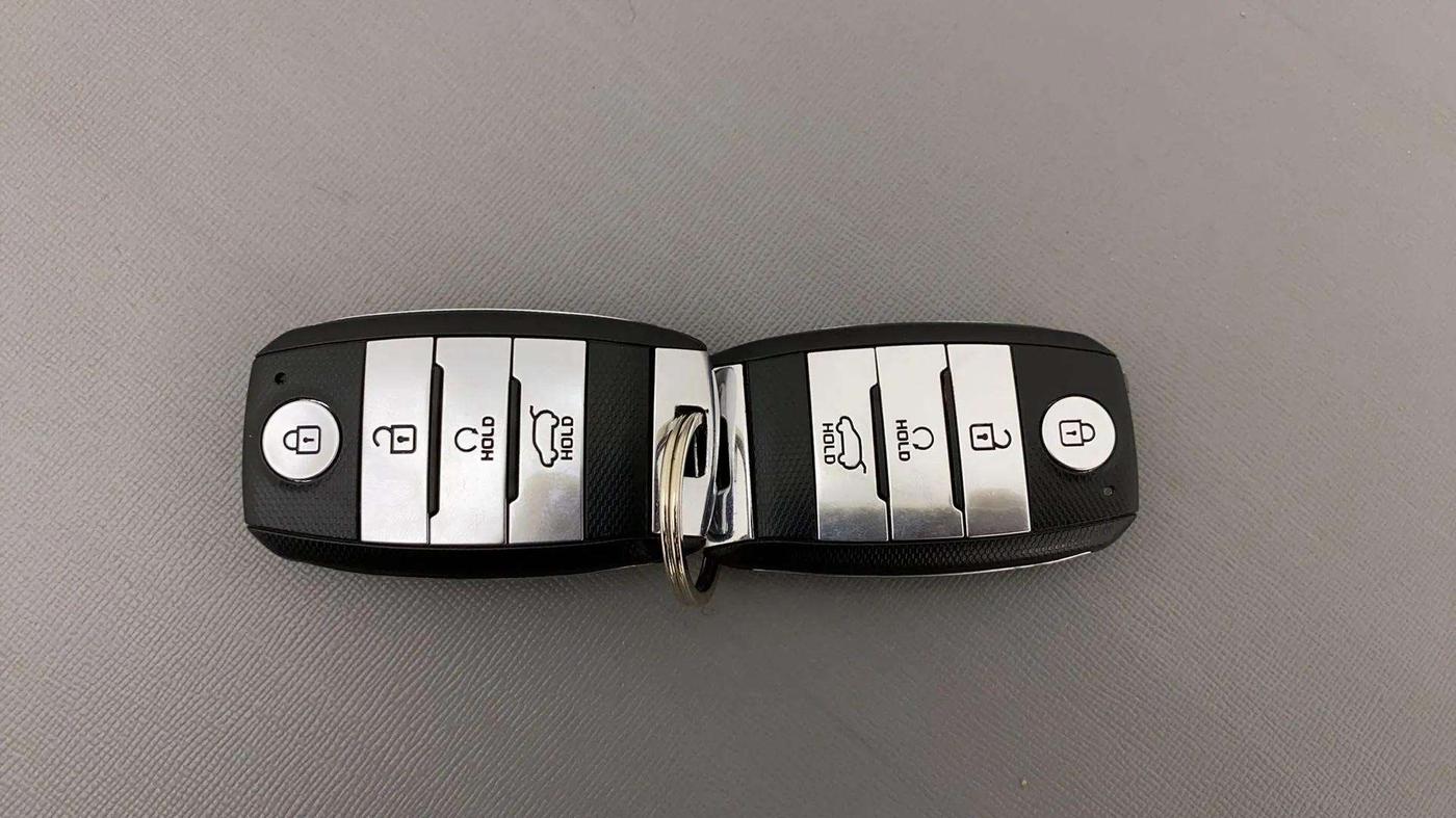 2021 KIA SONET HTX 1.0 IMT, Petrol, Manual, 43,627 km, Key Close Up