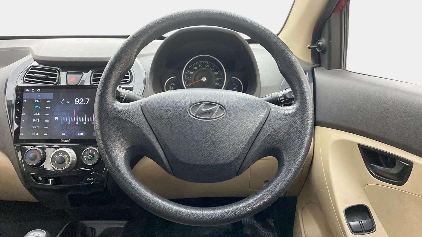 2014 Hyundai Eon MAGNA +, Petrol, Manual, 66,915 km, Steering Wheel Close Up