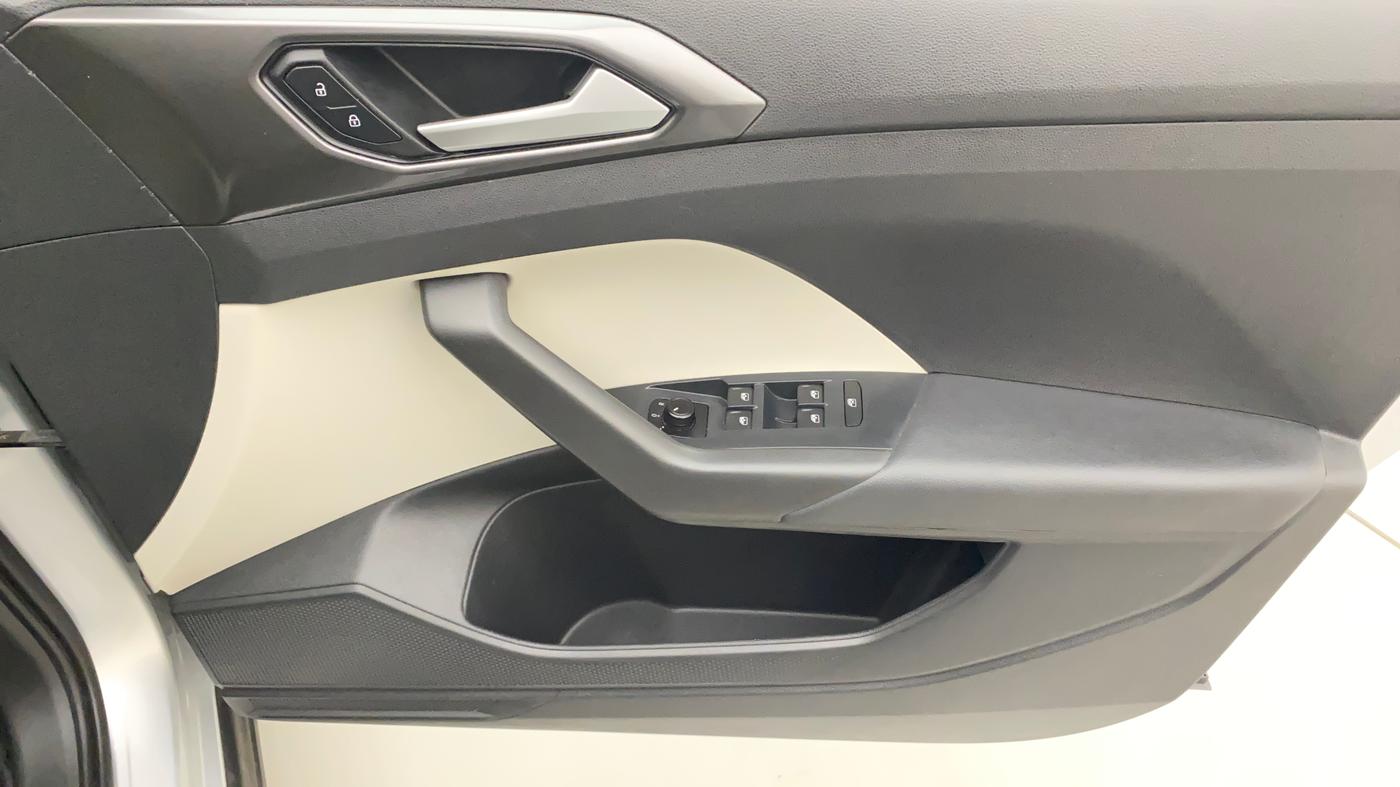 2022 Volkswagen TAIGUN TOPLINE 1.0 TSI AT, Petrol, Automatic, 57,250 km, Driver Side Door Panels Control