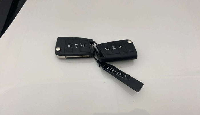 2023 Volkswagen TAIGUN TOPLINE 1.0 TSI AT, Petrol, Automatic, 14,764 km, Key Close Up