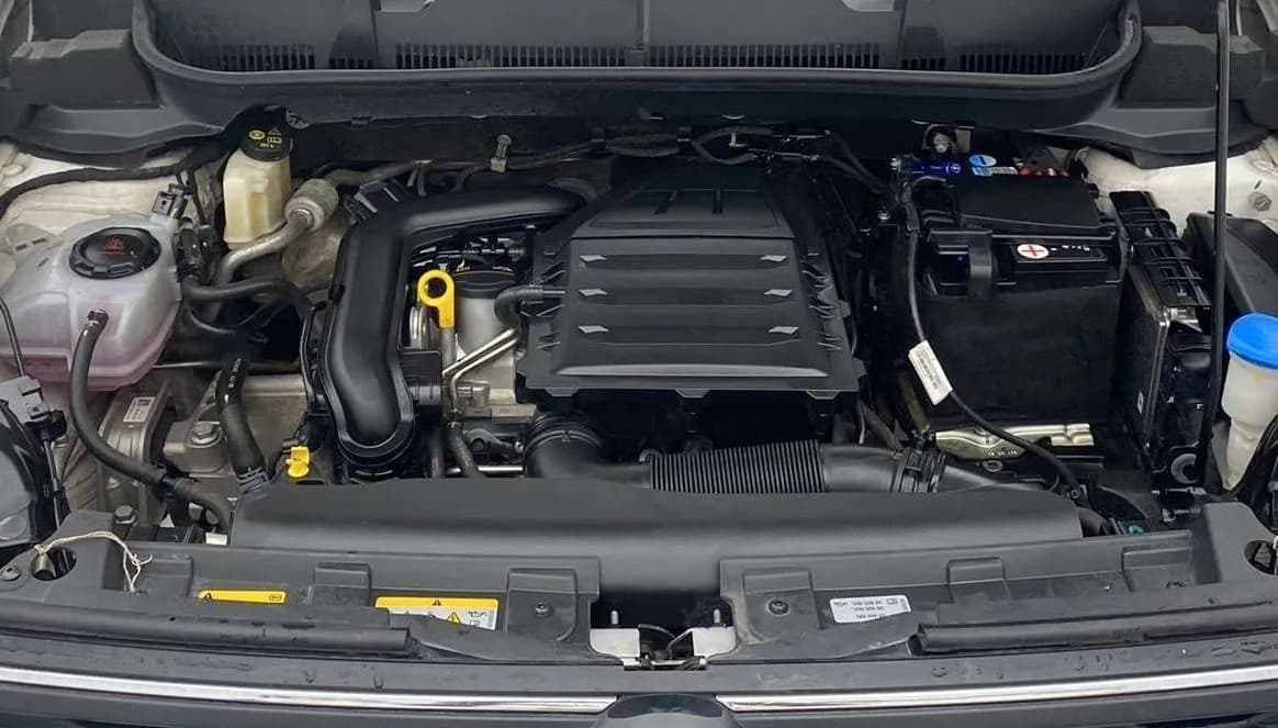 2023 Volkswagen TAIGUN TOPLINE 1.0 TSI AT, Petrol, Automatic, 14,764 km, Open Bonet