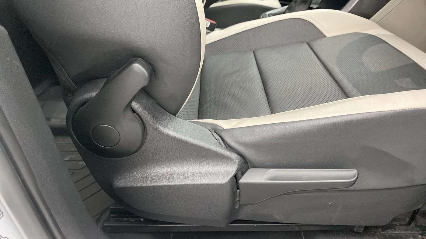 2023 Volkswagen TAIGUN TOPLINE 1.0 TSI AT, Petrol, Automatic, 14,764 km, Driver Side Adjustment Panel