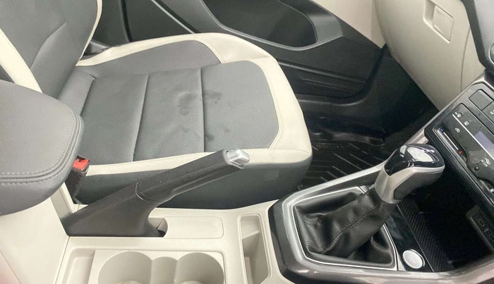 2023 Volkswagen TAIGUN TOPLINE 1.0 TSI AT, Petrol, Automatic, 14,764 km, Gear Lever