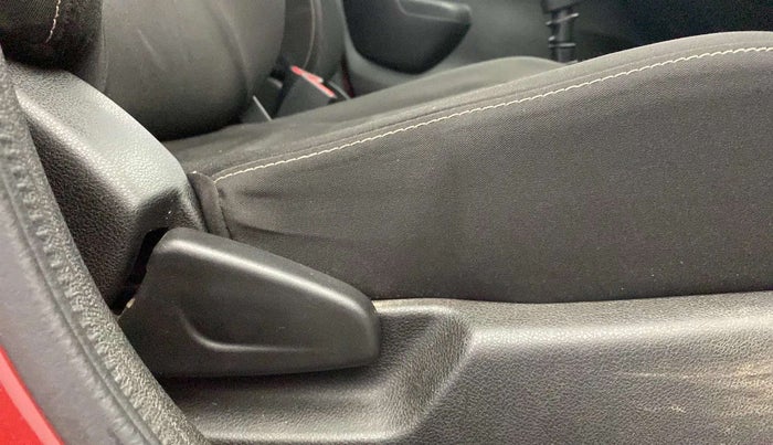 2017 Renault Kwid 1.0 RXT 02 Anniversary Edition, Petrol, Manual, 22,607 km, Driver Side Adjustment Panel