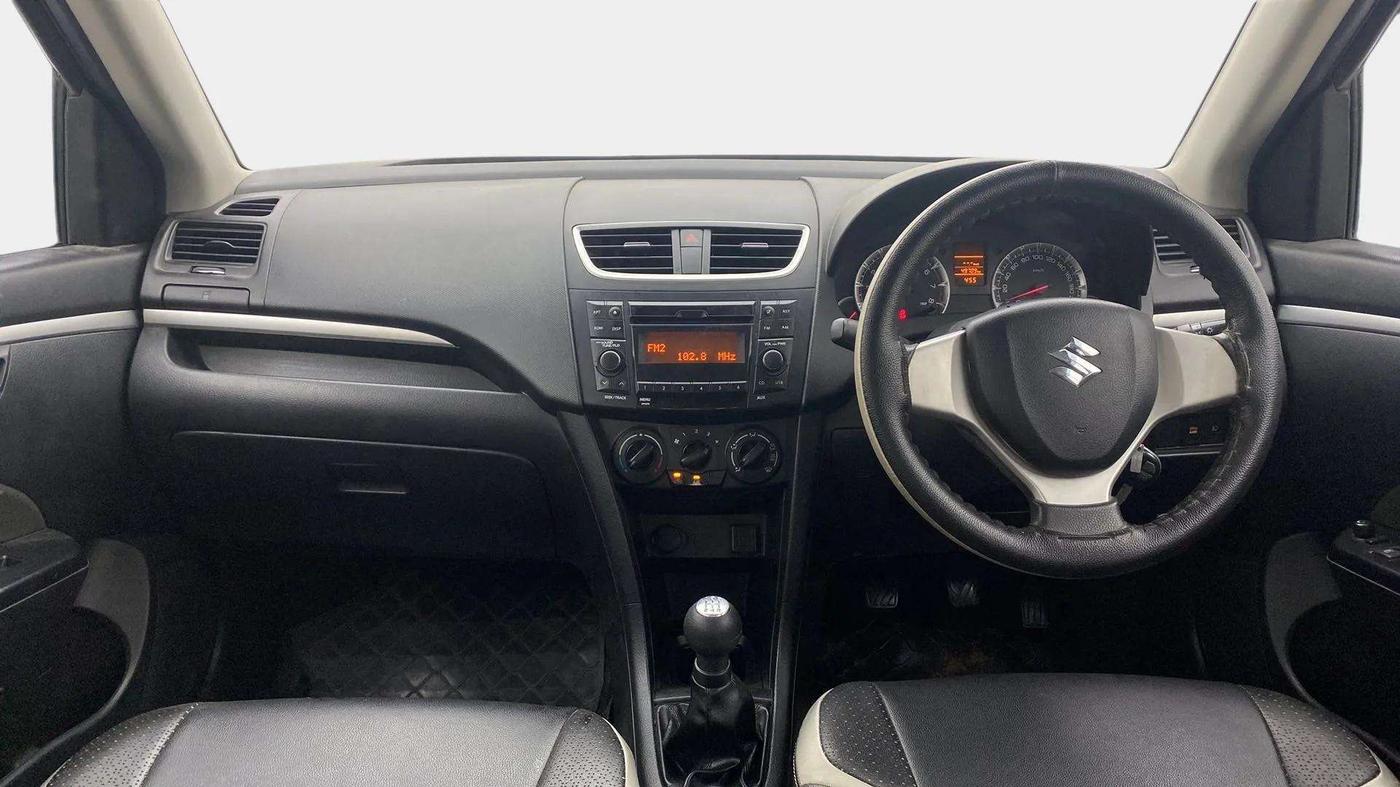2015 Maruti Swift VXI, Petrol, Manual, 49,672 km, Dashboard