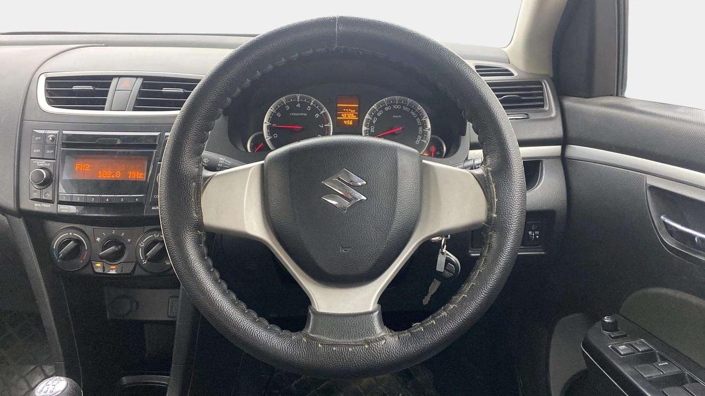 2015 Maruti Swift VXI, Petrol, Manual, 49,672 km, Steering Wheel Close Up