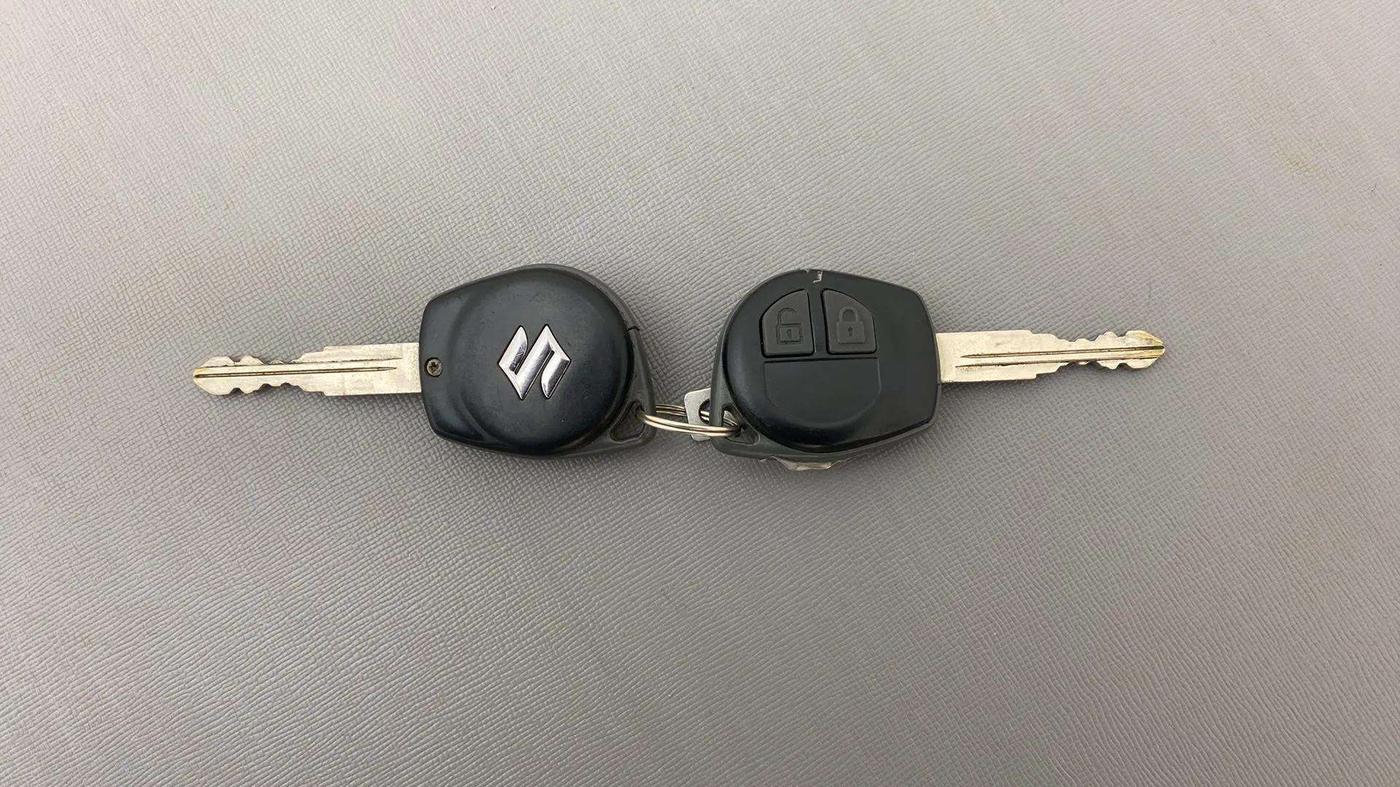 2015 Maruti Swift VXI, Petrol, Manual, 49,672 km, Key Close Up
