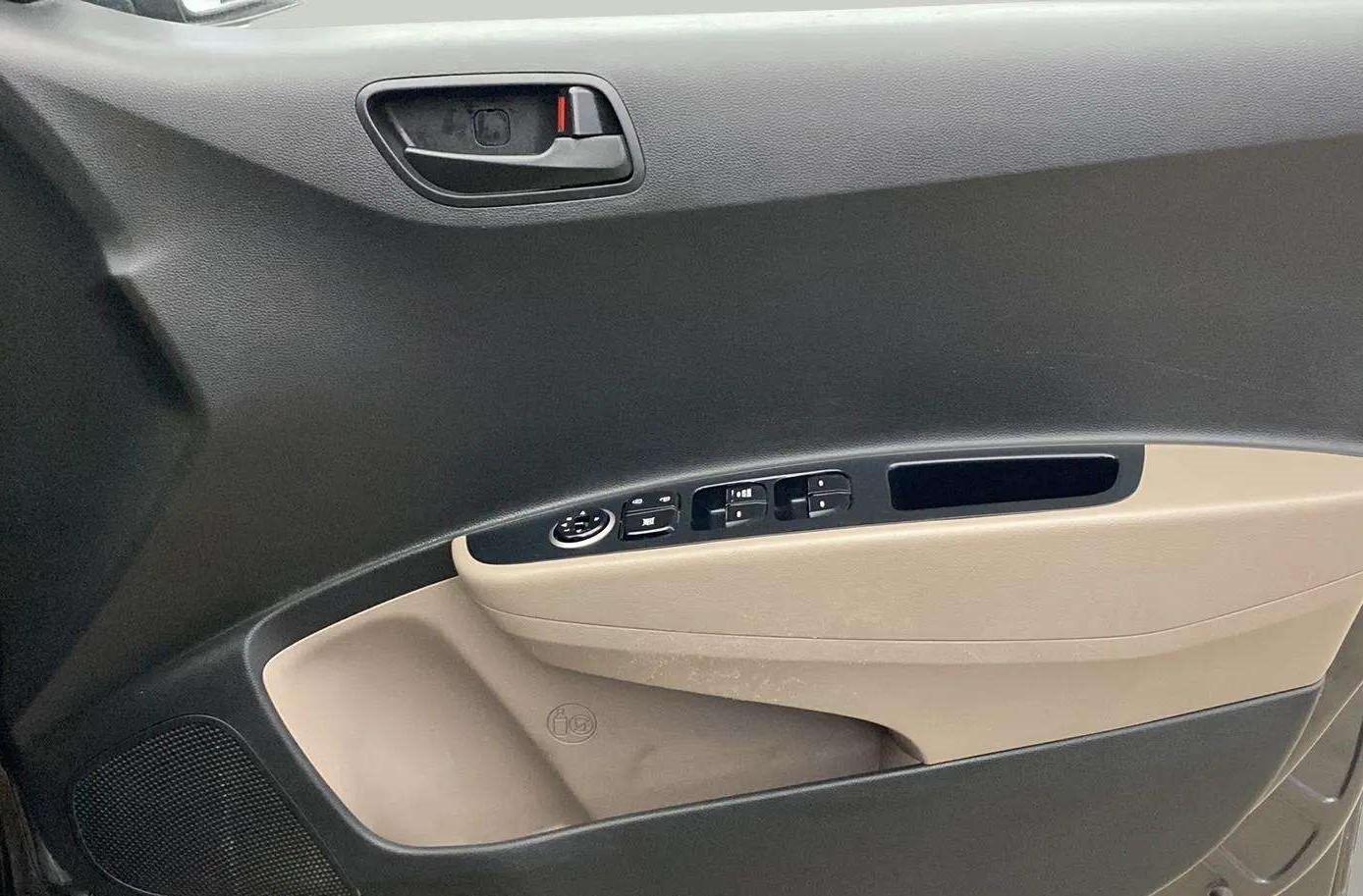 2019 Hyundai Xcent S 1.2, CNG, Manual, 81,227 km, Driver Side Door Panels Control
