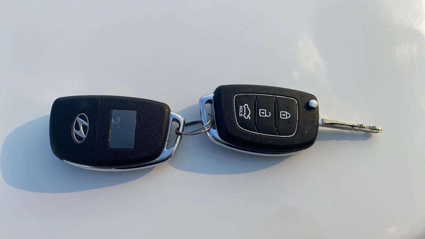 2014 Hyundai Xcent S (O) 1.2, Petrol, Manual, 50,185 km, Key Close Up