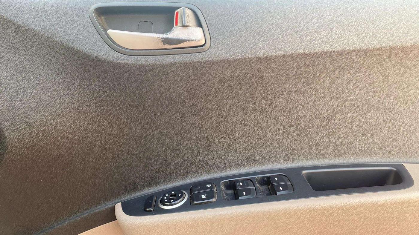 2014 Hyundai Xcent S (O) 1.2, Petrol, Manual, 50,185 km, Driver Side Door Panels Control