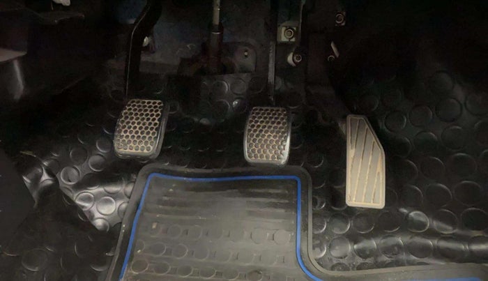 2017 Maruti Alto 800 LXI, Petrol, Manual, 32,239 km, Pedals